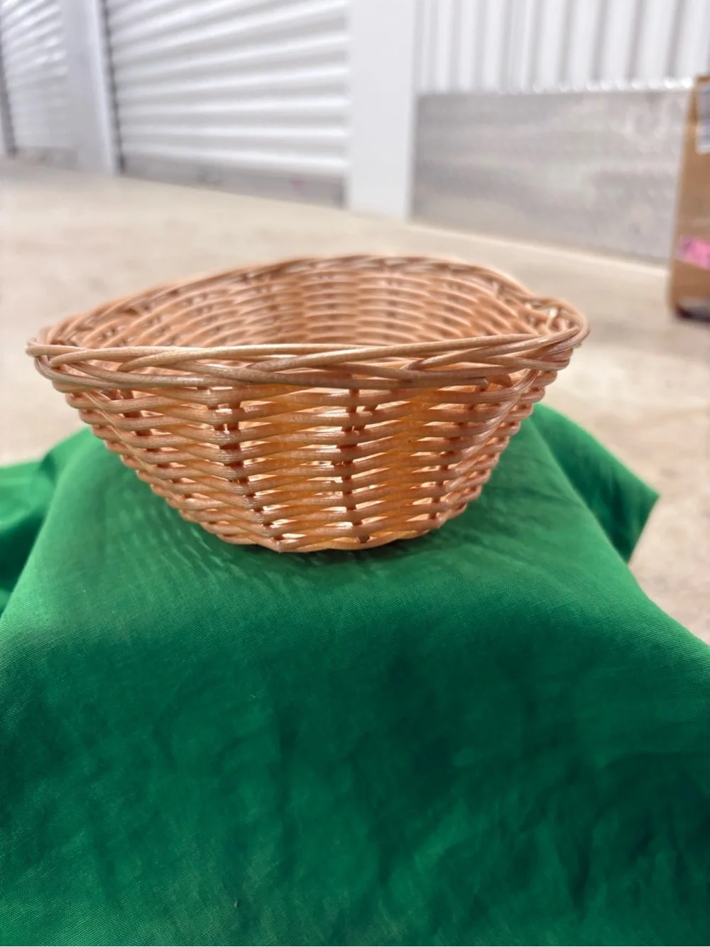 N/A oval wicker